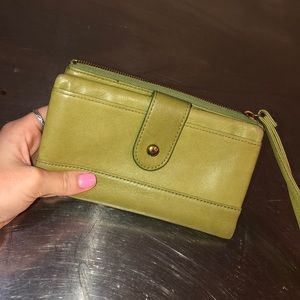 Hobo green wristlet wallet